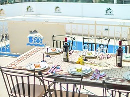 Modern Villa with Private Pool & Hot Tub near Center & Beach