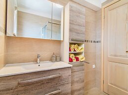 Modern Villa with Private Pool & Hot Tub near Center & Beach