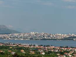 Beautiful Apartment in Between Split and Trogir