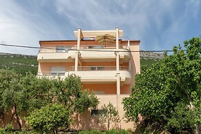 Beautiful Apartment in Between Split and Trogir