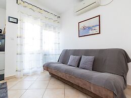 Simplistic Apartment in Malinska near Sea