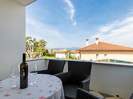 Simplistic Apartment in Malinska near Sea