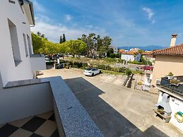 Simplistic Apartment in Malinska near Sea