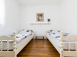 Simplistic Apartment in Malinska near Sea