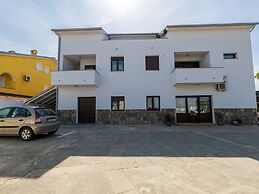 Simplistic Apartment in Malinska near Sea
