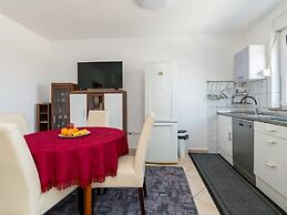 Simplistic Apartment in Malinska near Sea