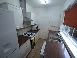 Spacious Apartment in Coventry near Belgrade Theatre