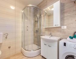 Charming Villa in Dramalj with Hot Tub