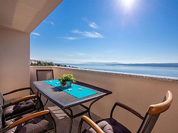 Charming Villa in Dramalj with Hot Tub