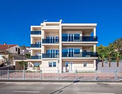 Charming Villa in Dramalj with Hot Tub