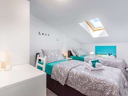 Charming Villa in Dramalj with Hot Tub