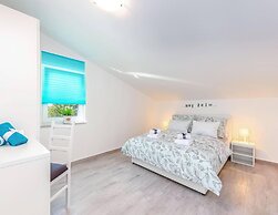 Charming Villa in Dramalj with Hot Tub