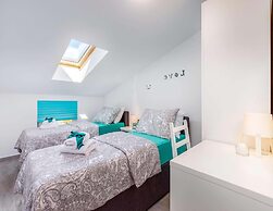 Charming Villa in Dramalj with Hot Tub