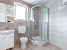 Charming Villa in Dramalj with Hot Tub