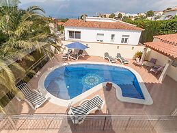 Modern Villa in Roses With Private Pool