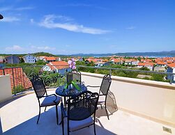 Apartment in Murter With Swimming Pool