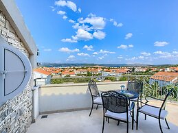 Apartment in Murter With Swimming Pool