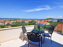 Apartment in Murter With Swimming Pool