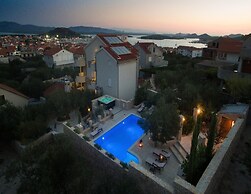 Apartment in Murter With Swimming Pool