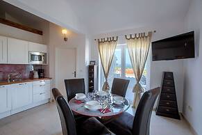 Apartment in Murter With Swimming Pool