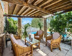 Apartment in Murter With Swimming Pool