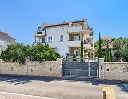 Apartment in Murter With Swimming Pool