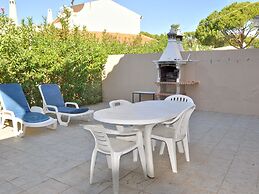 Horacio Villa is Located near Center of Vilamoura