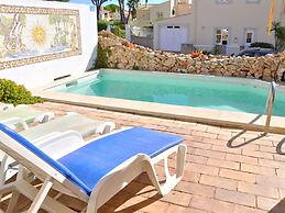 Horacio Villa is Located near Center of Vilamoura