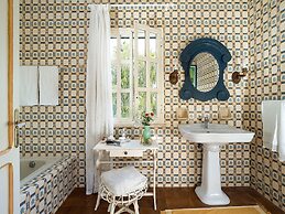 Elegant Villa With Pool and Garden