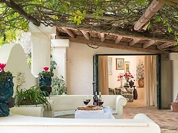 Elegant Villa With Pool and Garden