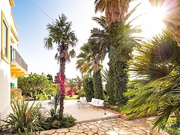 Elegant Villa With Pool and Garden