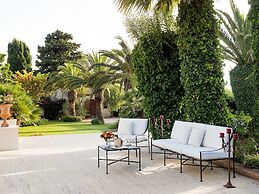 Elegant Villa With Pool and Garden