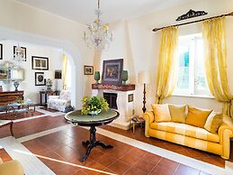 Elegant Villa With Pool and Garden