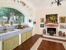 Elegant Villa With Pool and Garden