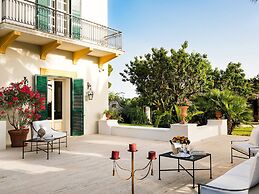 Elegant Villa With Pool and Garden