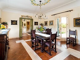 Elegant Villa With Pool and Garden