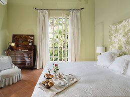 Elegant Villa With Pool and Garden