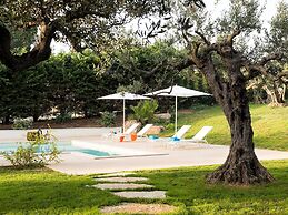 Elegant Villa With Pool and Garden