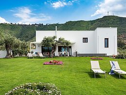 Elegant House in Cefalù, Near the Sea With Stunning Views and Garden!