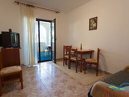 Spacious Apartment With Terrace & Garden Grill