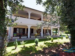 Spacious Apartment With Terrace & Garden Grill