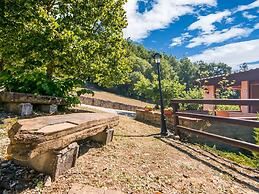 Agriturismo in the Appenines with Covered Swimming Pool & Hot Tub