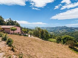 Agriturismo in the Appenines with Covered Swimming Pool & Hot Tub