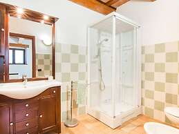 Agriturismo in the Appenines with Covered Swimming Pool & Hot Tub