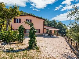 Agriturismo in the Appenines with Covered Swimming Pool & Hot Tub