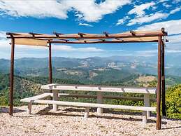 Agriturismo in the Appenines with Covered Swimming Pool & Hot Tub
