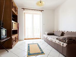 Nice Apartment With Terrace Near the Beach