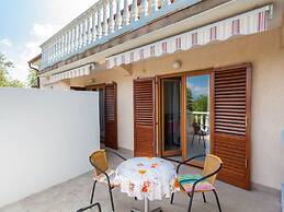 Nice Apartment With Terrace Near the Beach