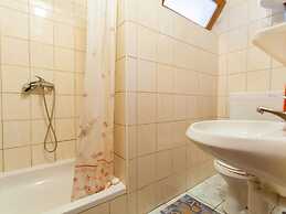 Nice Apartment With Terrace Near the Beach