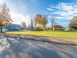 Charming House With Sauna, Jacuzzi in Bullange